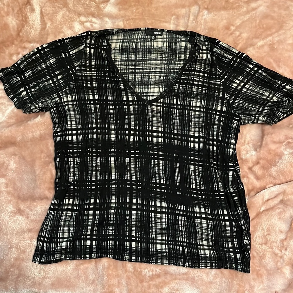 Wilfred Free Aritzia black and white checkered v-neck T-shirt